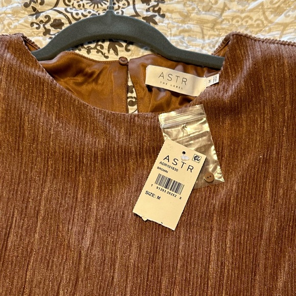 NWT ASTR the Label Plisse Maxi Brown Dress Size Medium - Picture 2 of 11